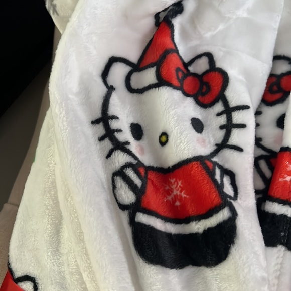 ✨Last One ✨NWT Hello Kitty Christmas Throw Blanket 50x70 - Picture 7 of 7